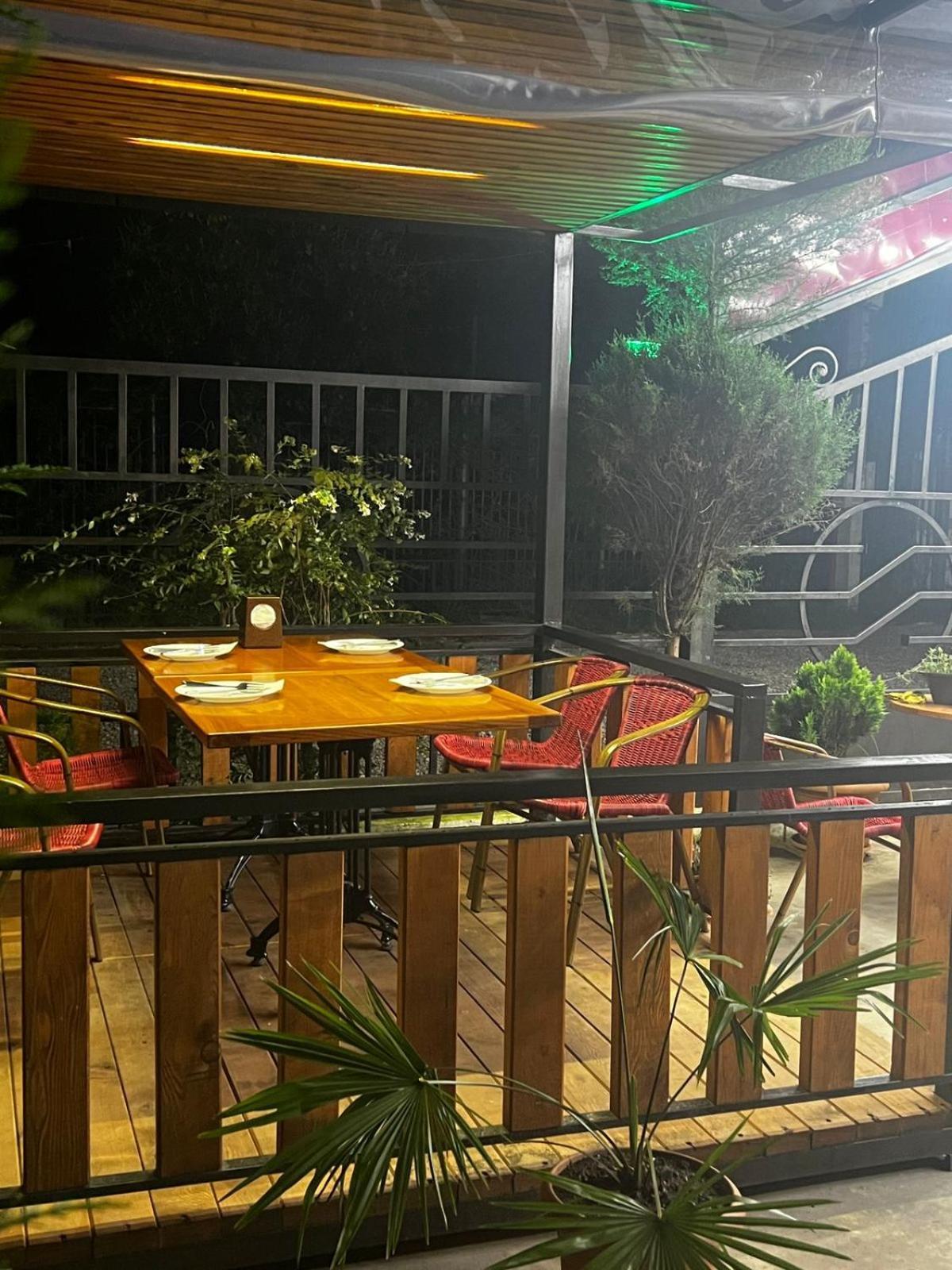 אורקי Golden Fleece Hotel מראה חיצוני תמונה