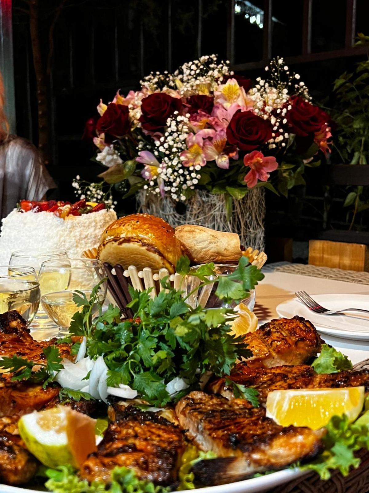 אורקי Golden Fleece Hotel מראה חיצוני תמונה