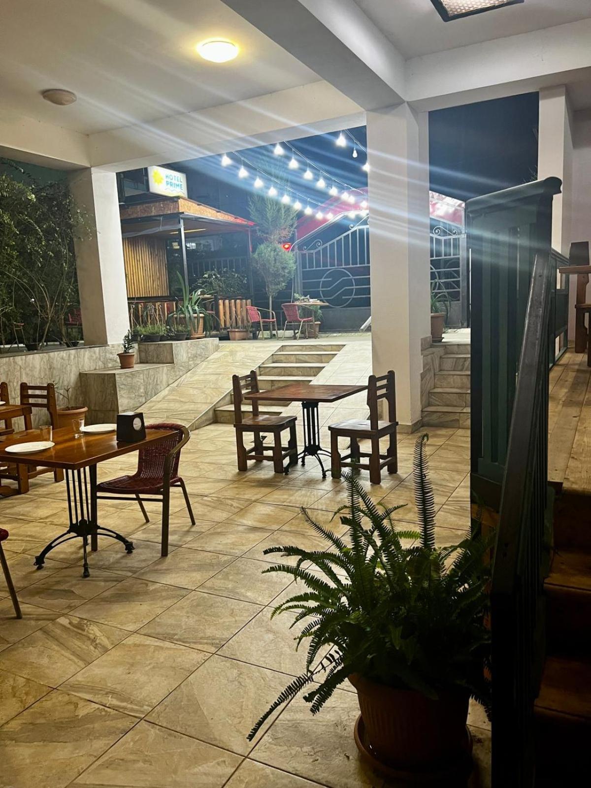 אורקי Golden Fleece Hotel מראה חיצוני תמונה