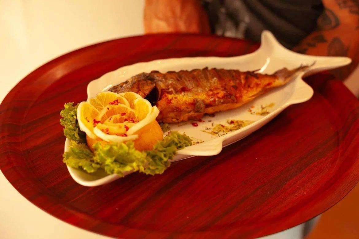אורקי Golden Fleece Hotel מראה חיצוני תמונה