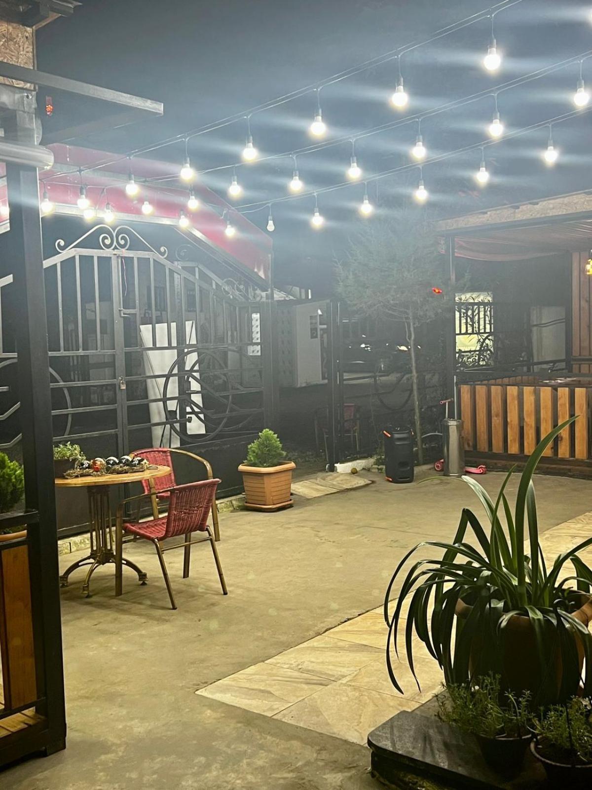אורקי Golden Fleece Hotel מראה חיצוני תמונה