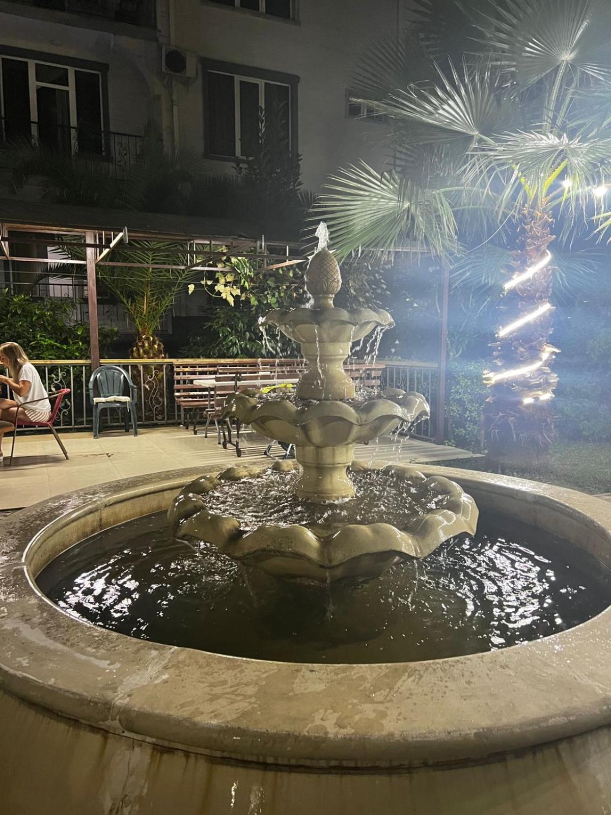 אורקי Golden Fleece Hotel מראה חיצוני תמונה