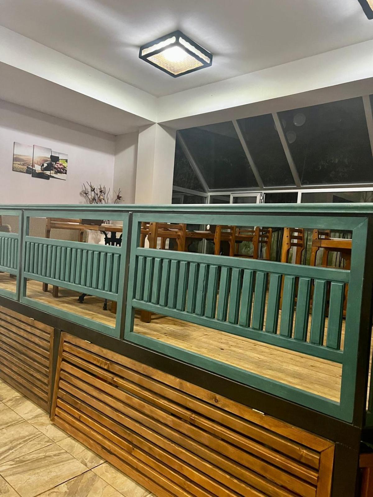 אורקי Golden Fleece Hotel מראה חיצוני תמונה