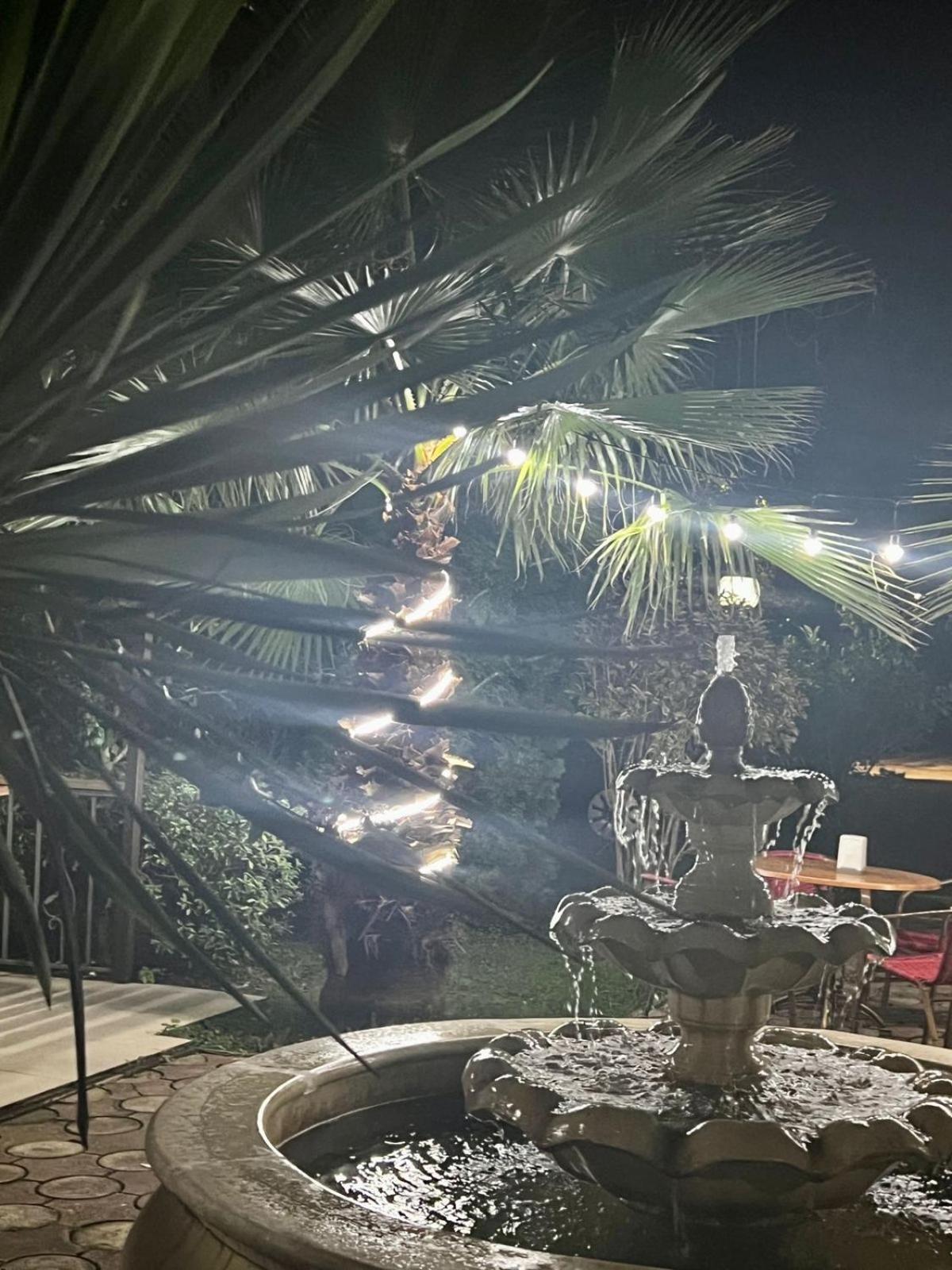 אורקי Golden Fleece Hotel מראה חיצוני תמונה
