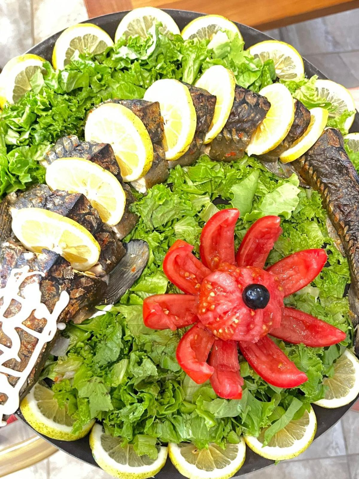 אורקי Golden Fleece Hotel מראה חיצוני תמונה